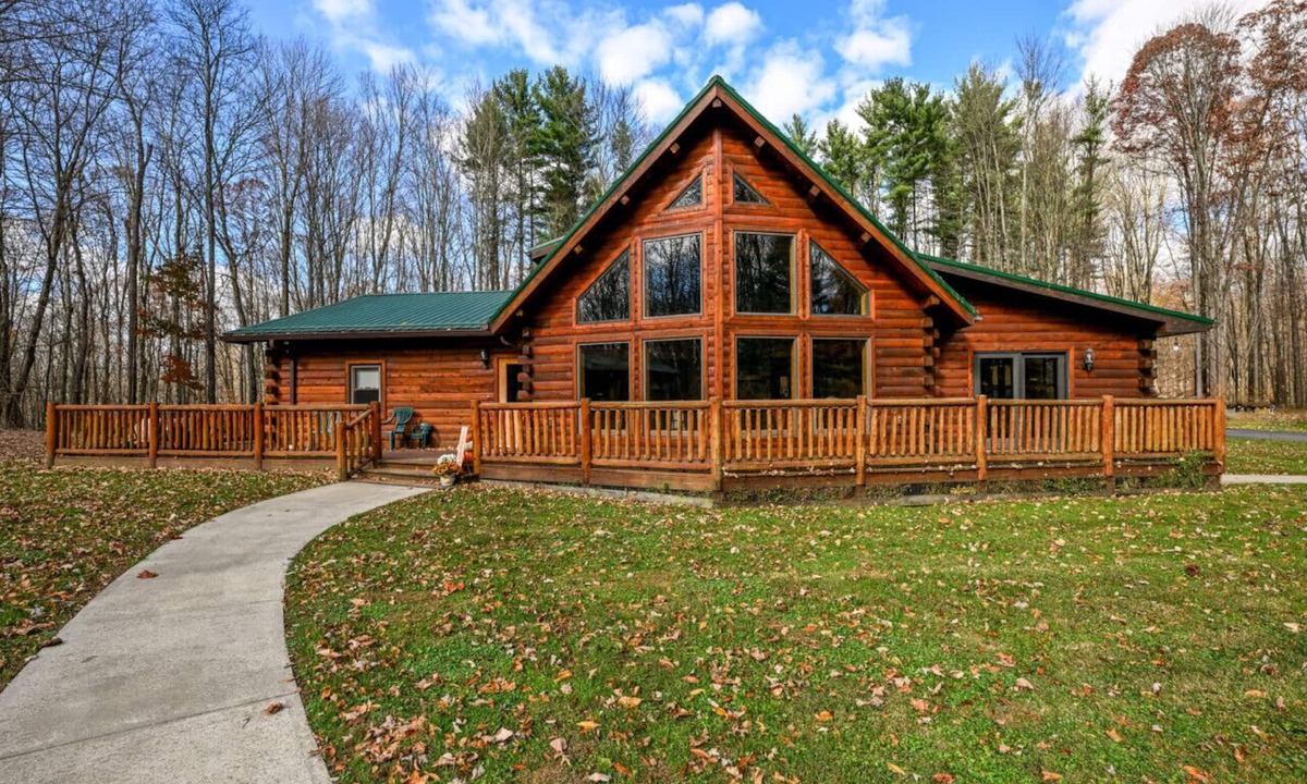 Kinsman Cabin | Kinsman Cabin in the woods on 60 acres w/Hot Tub