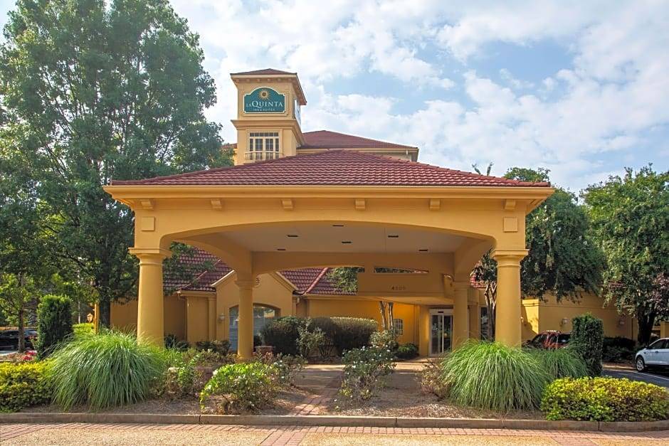 Charlotte Hotel | La Quinta Inn & Suites by Wyndham Charlotte Airport South