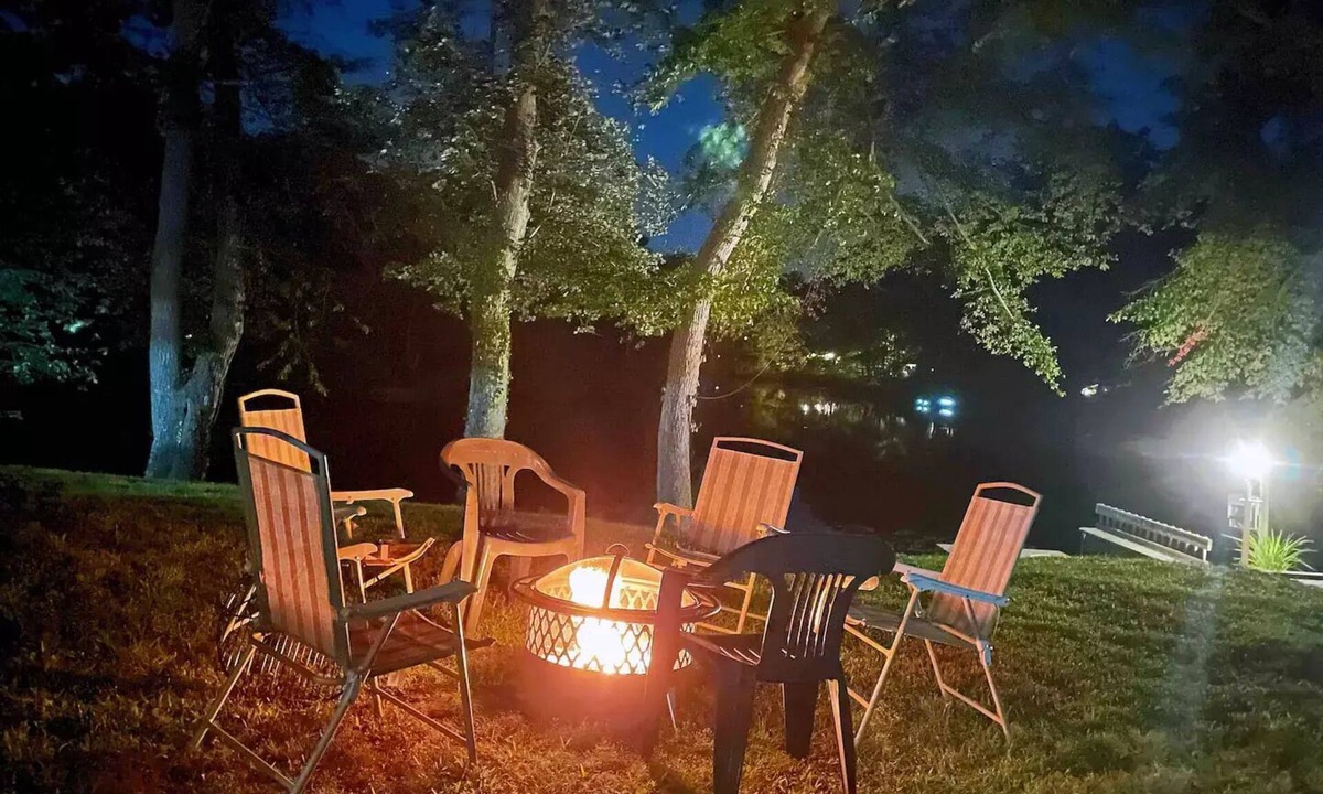 Medford Cabin | LAKE LIFE! Fishing/Kayak/Firepit/PizzaOven/Deck!