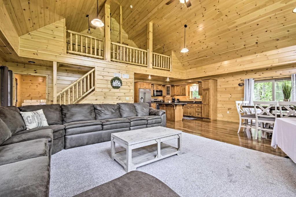 Wrightsville House | Lake View and Hot Tub Wrightsville Cabin!