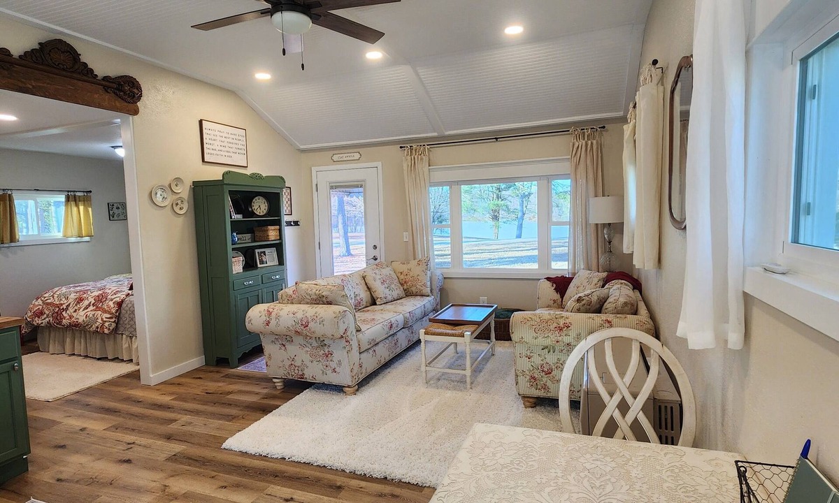 Fayette Cottage | Lake View Cottage for Two with Views of Harrison Lake