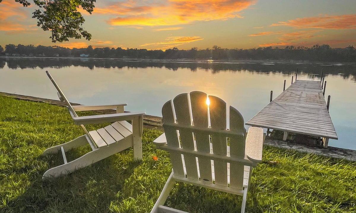 Pierceton Cabin | Lakefront|Kayaks|Paddleboat|Fishing