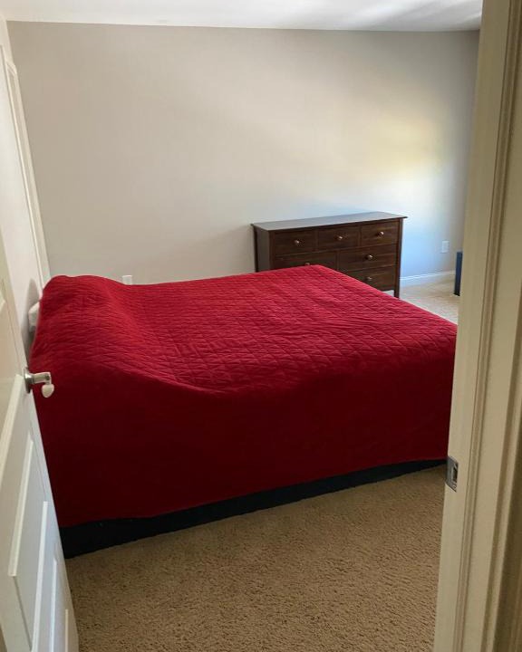 Maxwell House | Lakefront view private bedroom and bathroom with kitchen
