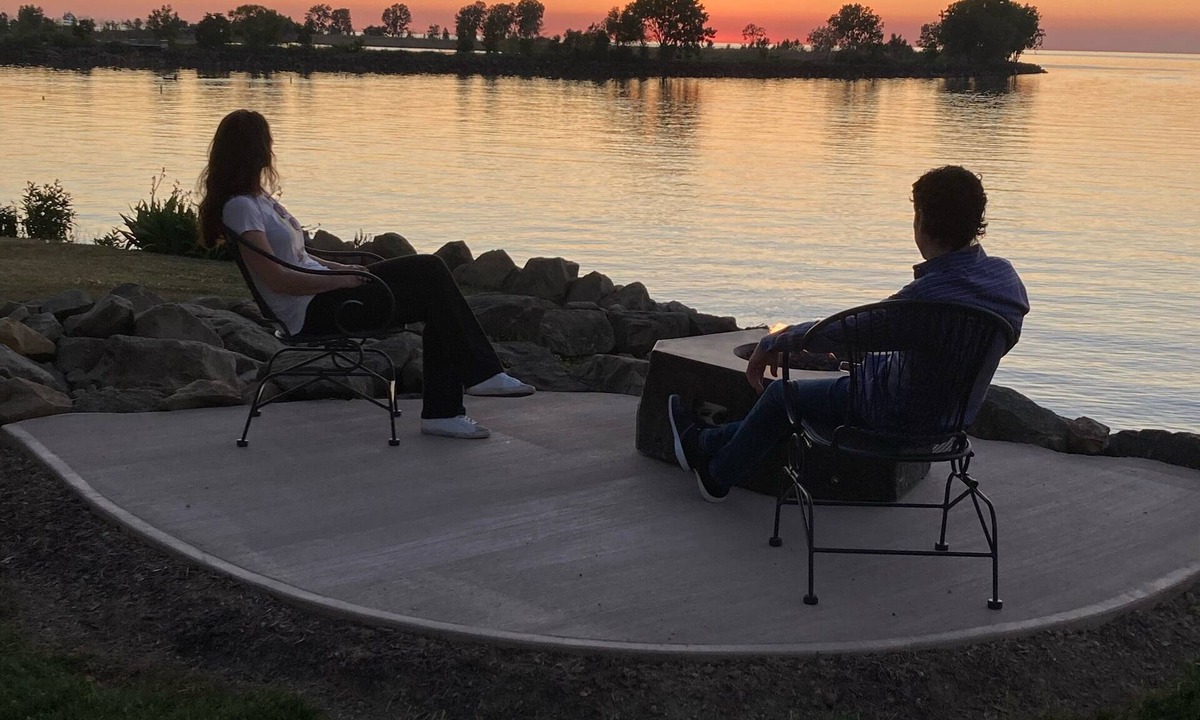 Lorain House | LAKESIDE RETREAT-Overlooking the scenic beauty of Lake Erie, Lorain,Ohio