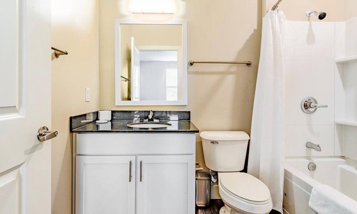 Toledo Apartment | Landing at Marina Lofts - 1 Bedroom in East Toledo