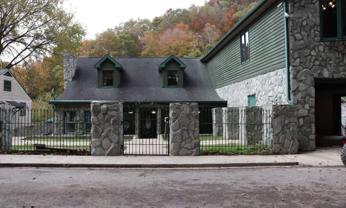 Williamson House | Large 4BR Buffalo Mountain Retreat in Williamson with pool, Ride to trails