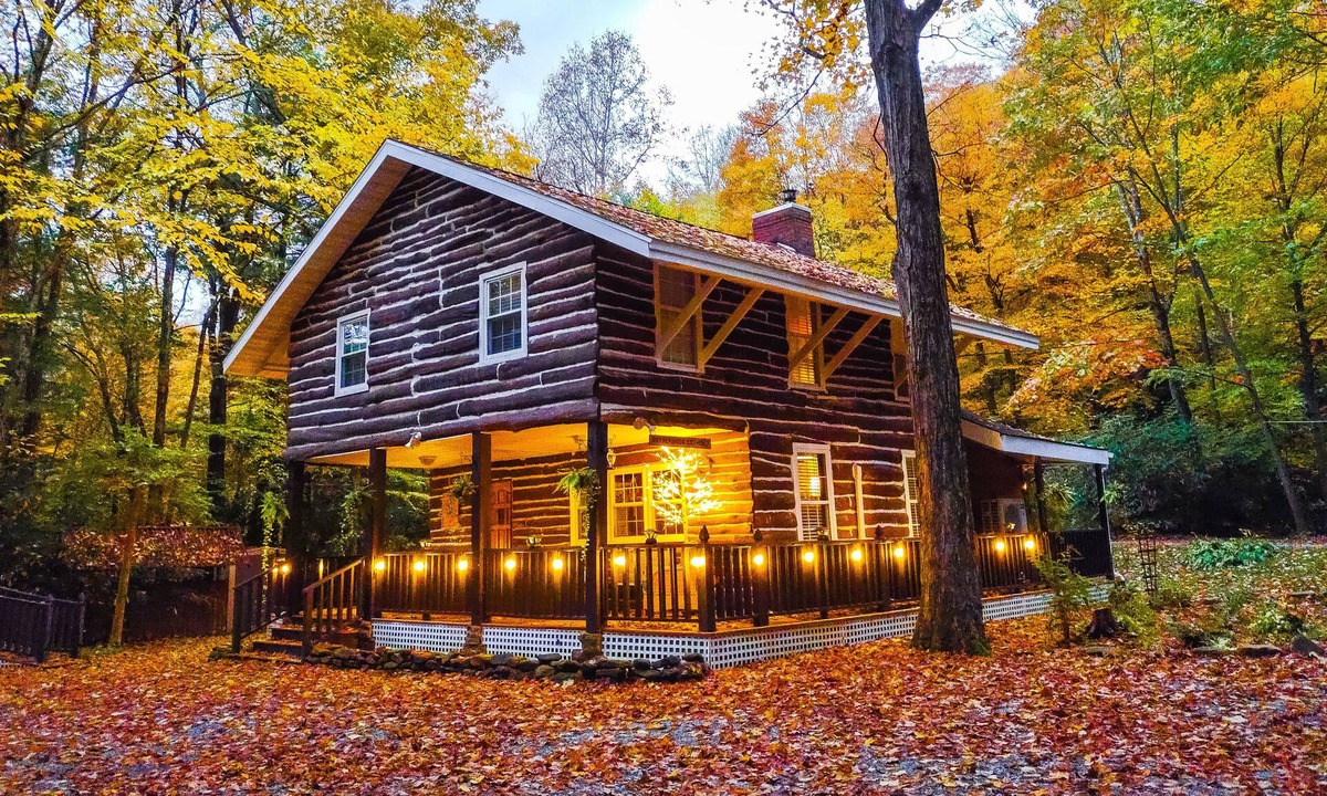 Normalville Cabin | Large Rustic Log Cabin in the Laurel Highlands