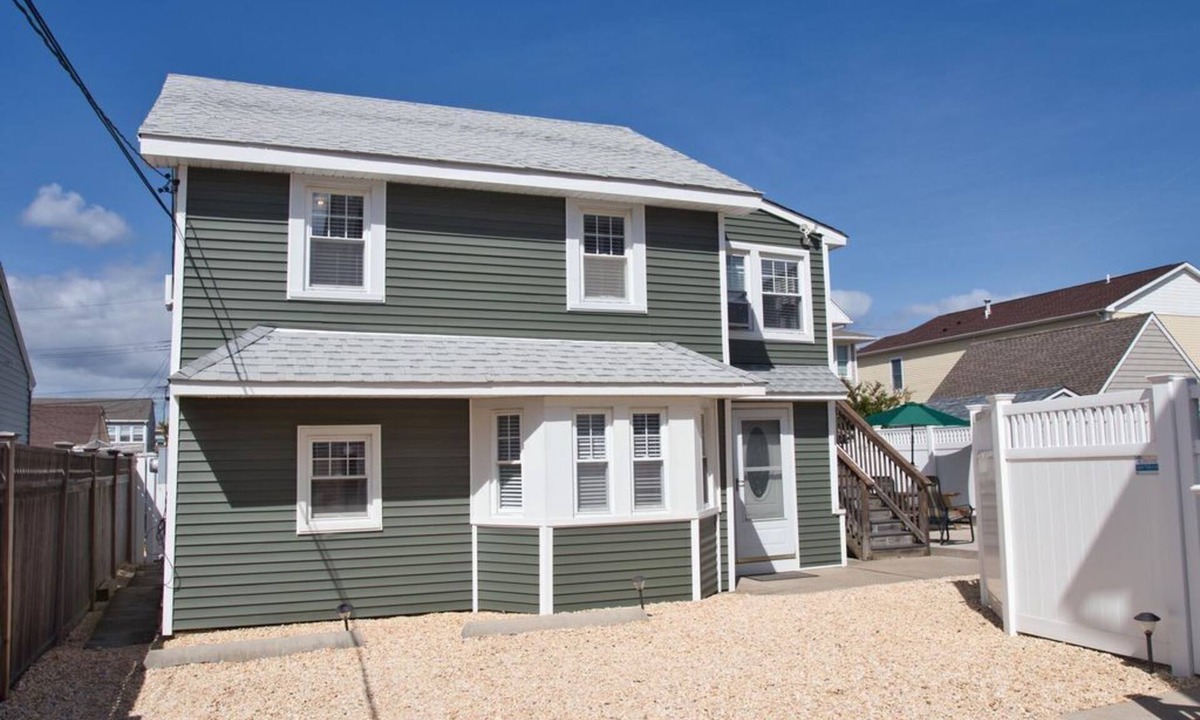 Ortley Beach House | Lavallette Home Steps from Beach! Sleeps 11, 4 BR 2 BA, Beach Tags included