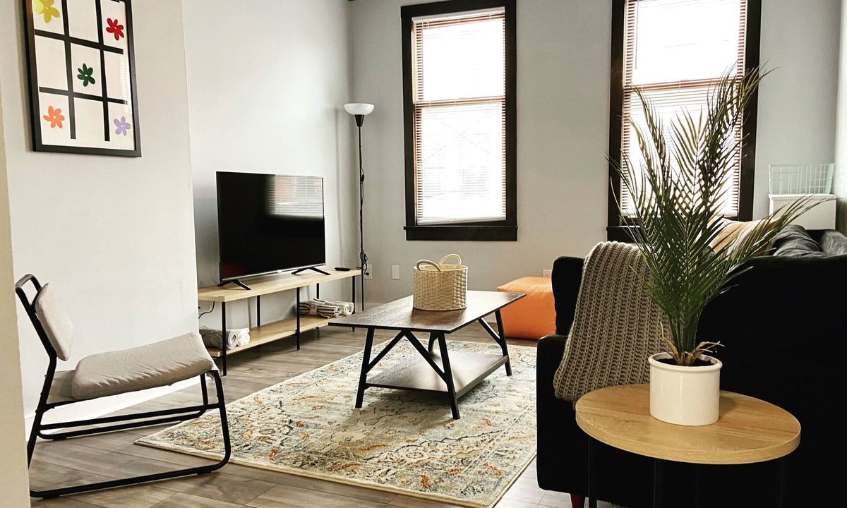 Downtown Saugerties Apartment | Lighthouse Walk - Full Floor Suite in the heart of Downtown