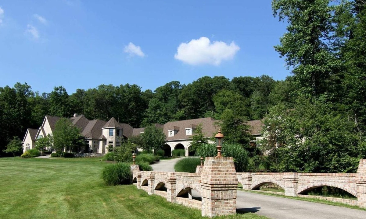 Farmington House | Live Like Royalty in Auvignon - A private Luxury Estate Nestled in the Woods