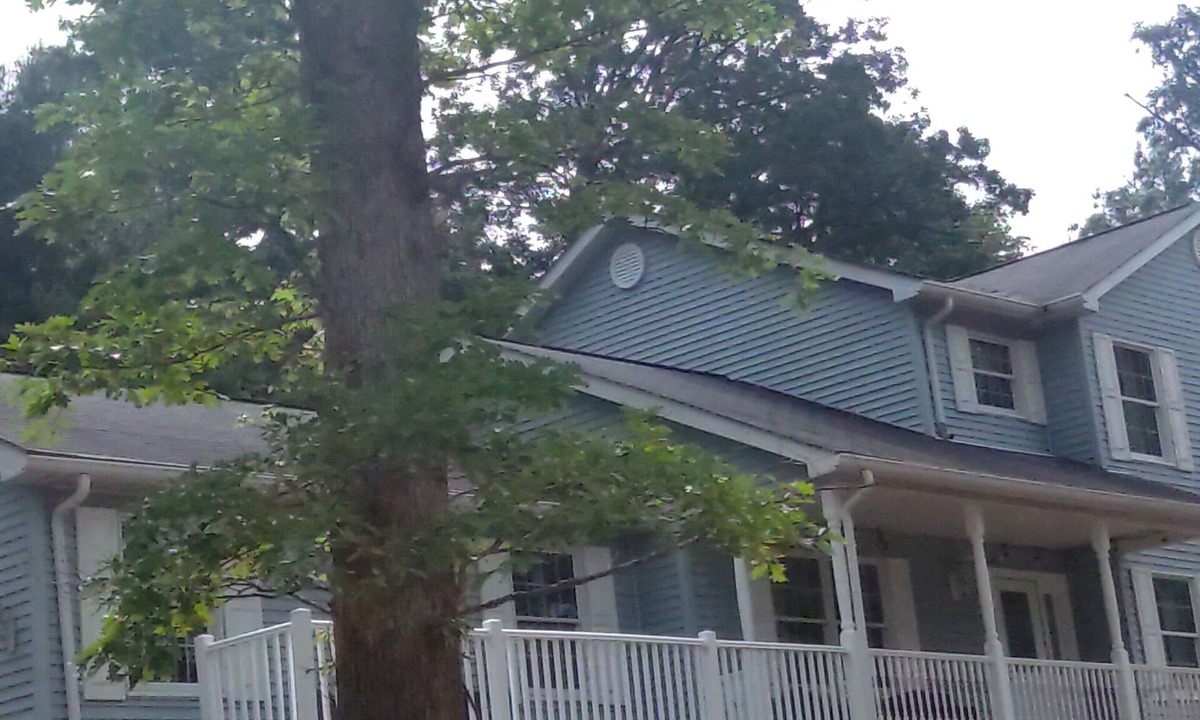 Farmington House | Located close to all the local attractions in a peaceful mountain setting!