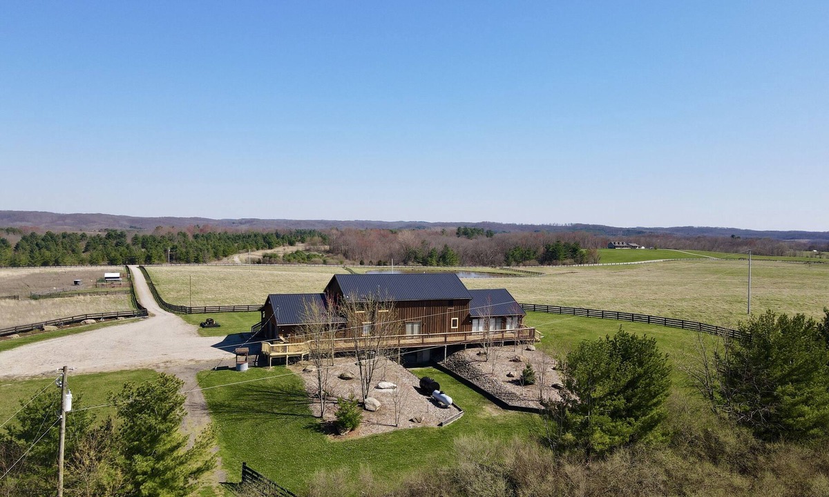 New Plymouth Cabin | Lodge on 100 Secluded Acres in Hocking Hills