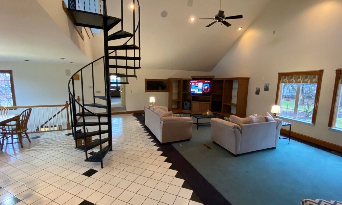 Hummels Wharf Apartment | Lofty space with work space and relaxation nearby everything