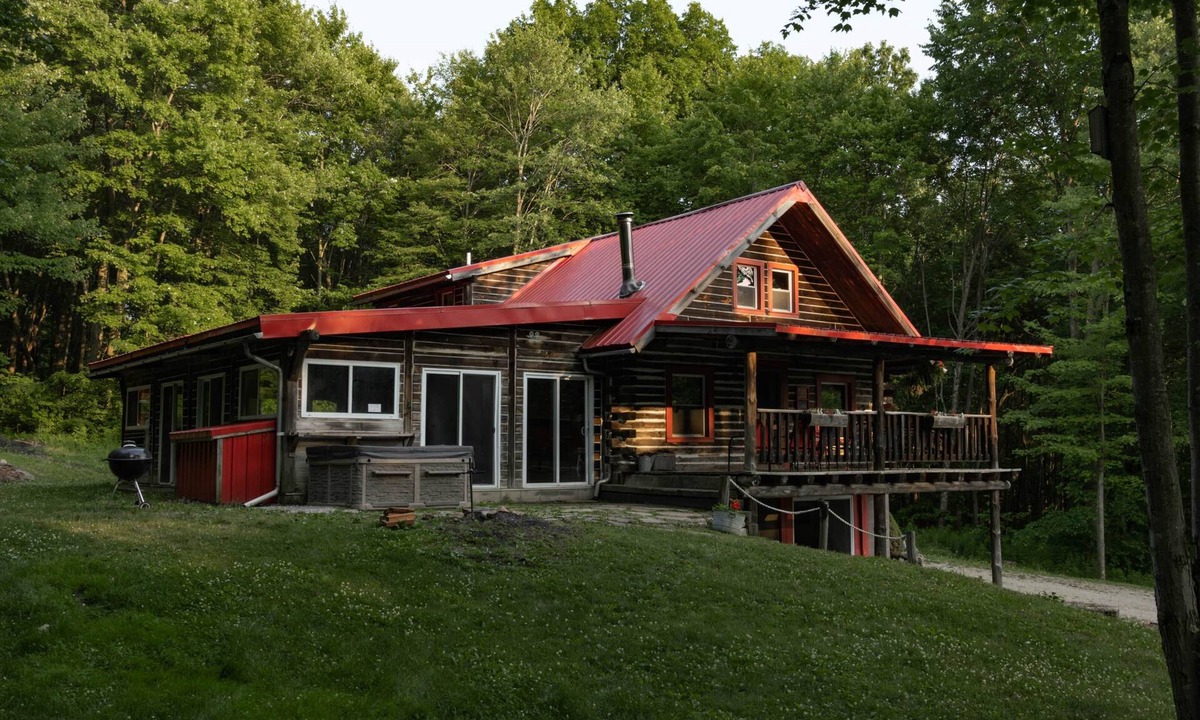 Bladensburg Cabin | Log Cabin Lodge with Indoor Heated Pool
