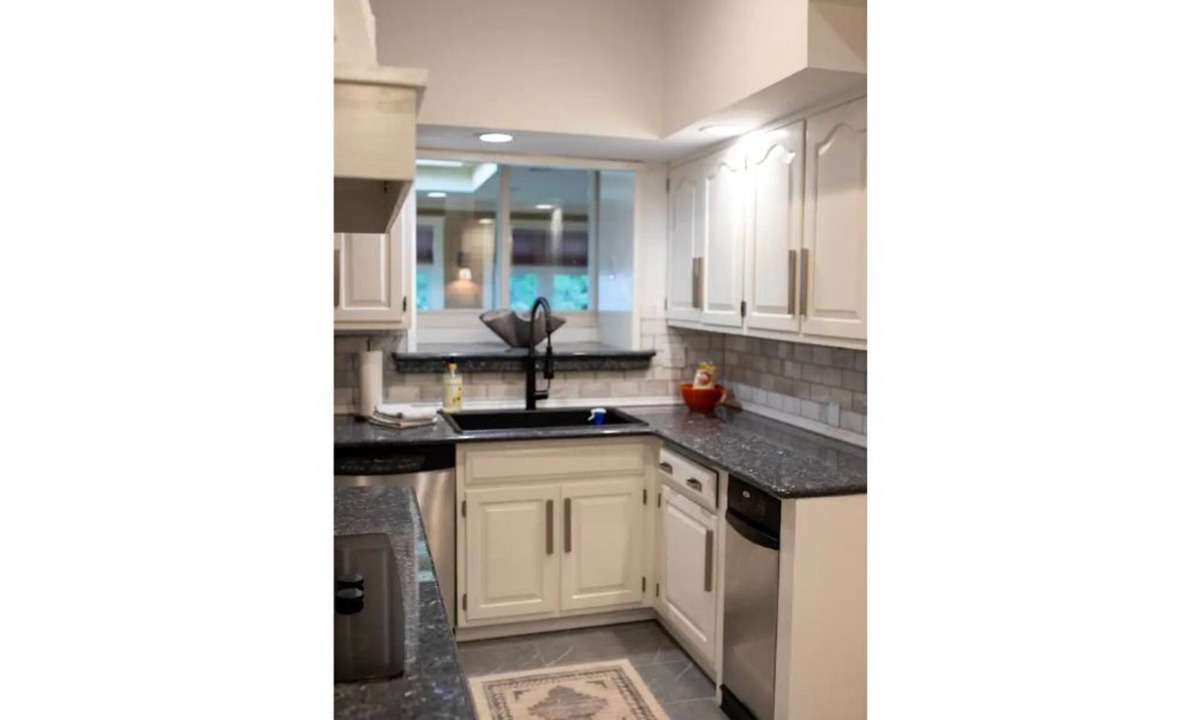 Scranton Apartment | Lovely 4 bedroom rental with spacious master suite