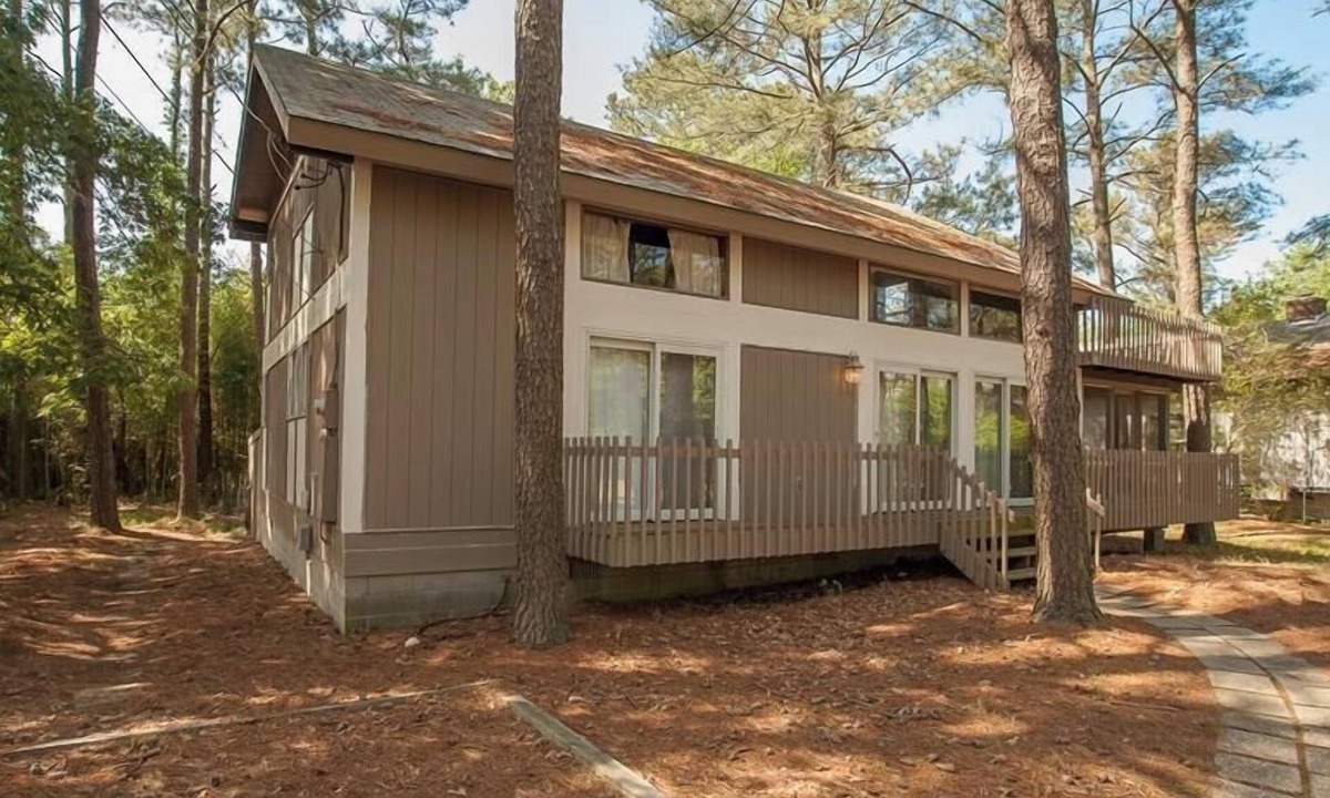 North Shores House | Lovely five bedroom home located in the North Shores area of Rehoboth