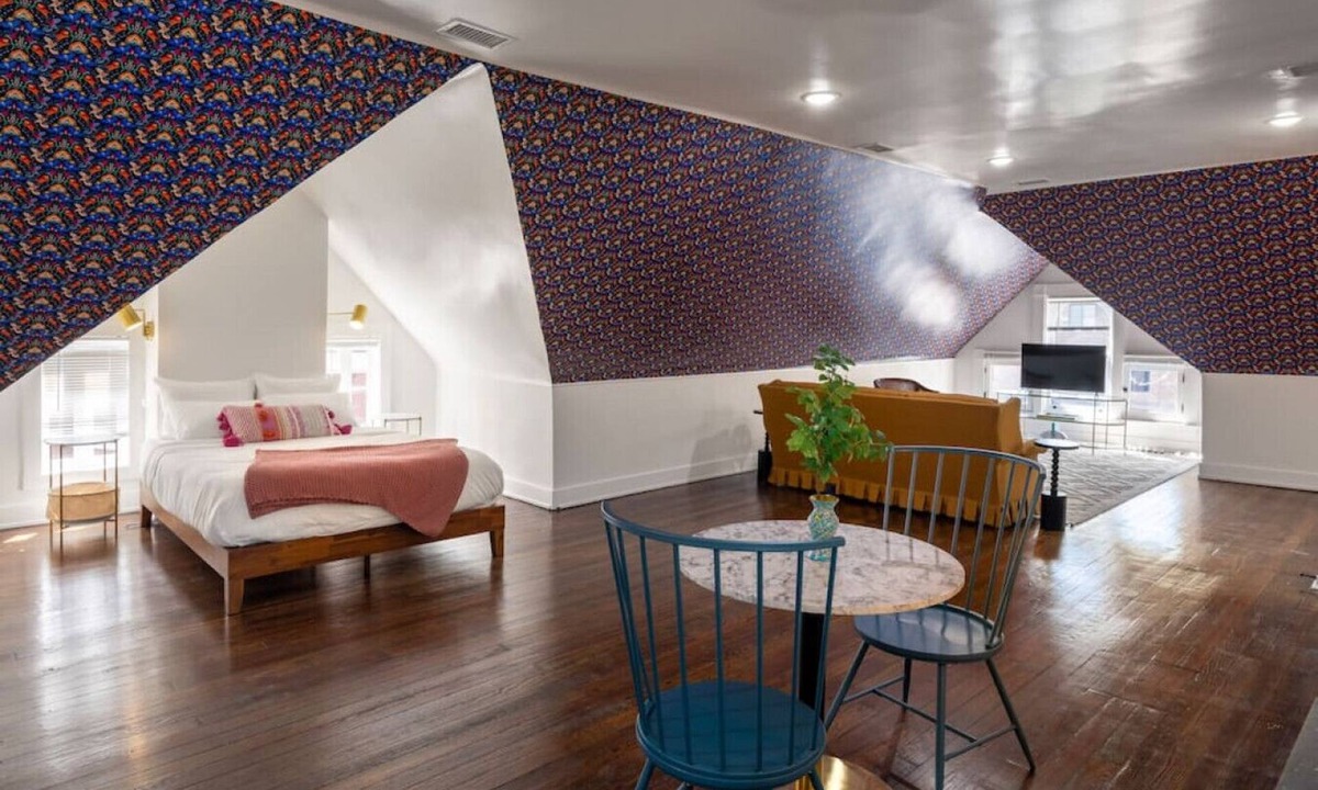 East Walnut HIlls Apartment | Lux Studio Central to Everything