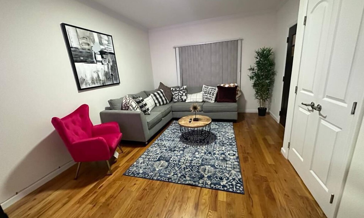 Elizabeth Apartment | Luxury 3 bedroom home 3 minutes to EWR