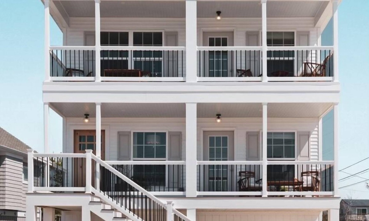 Green Creek House | Luxury 5BR Custom Home One Block From The Water