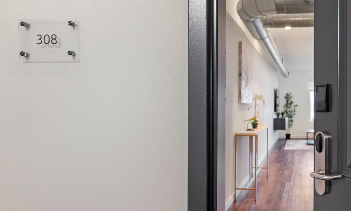 Pittsburgh Apartment | Luxury Apartment Near Stadium and Downtown