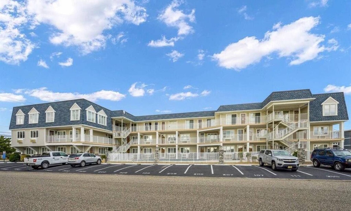Avalon Condo | Luxury Beach Block Condo with a heated pool on site!