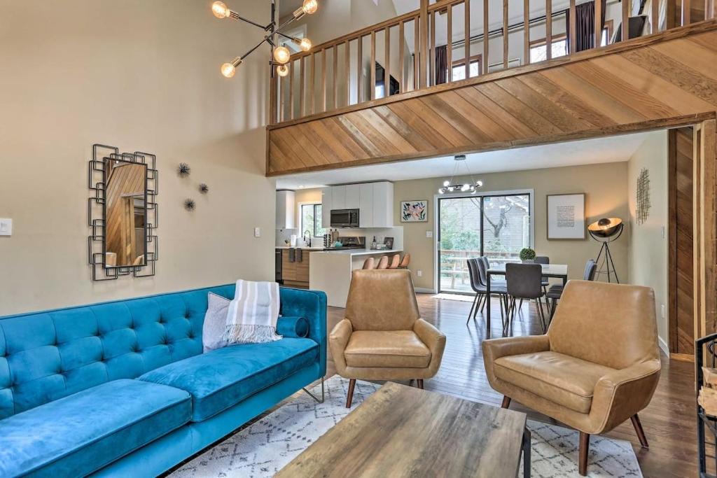 Tobyhanna House | Luxury home with Modern Finishes - Game room & Hot Tub - Pocono Mountains home