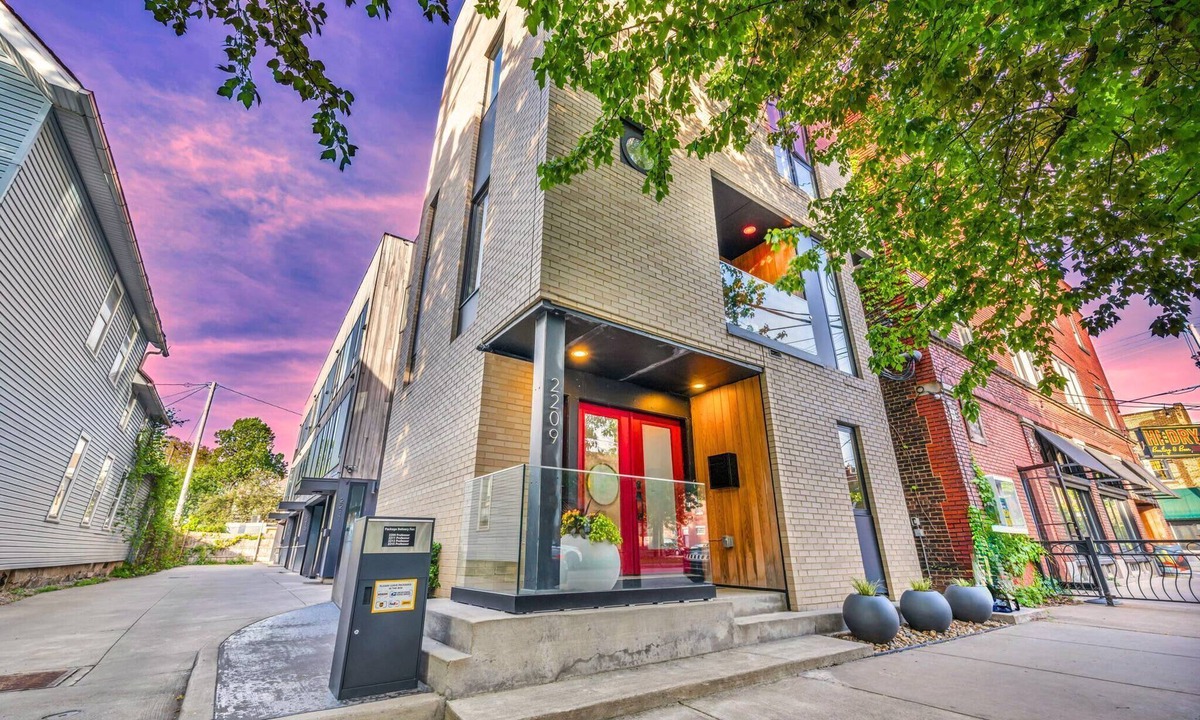 Tremont House | Luxury Rooftop Oasis Tremont: Sauna & Cold Plunge