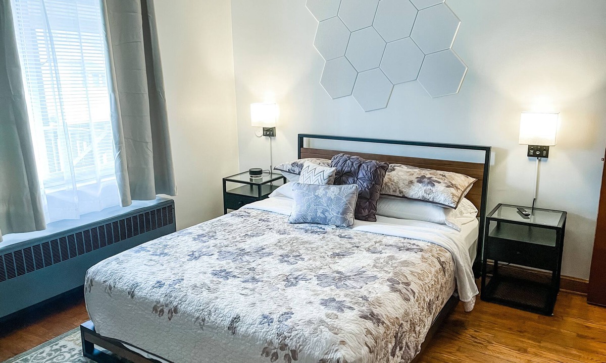 Ansted Apartment | Main Street Stay - Unit 3 - cozy apt near NRG