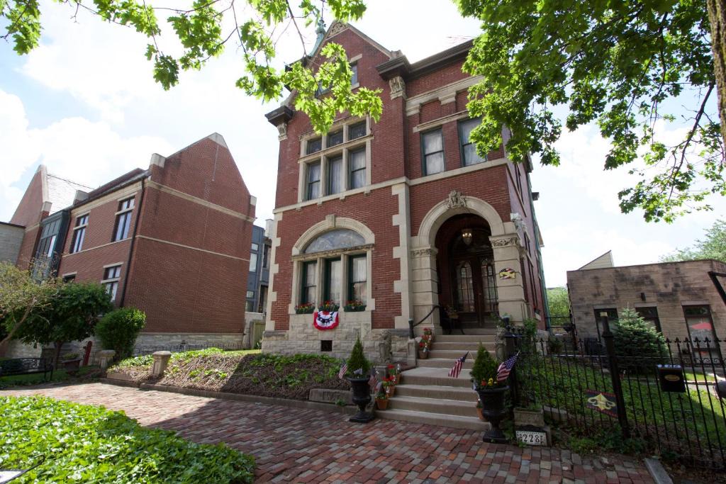 Lockerbie Square Bed & Breakfast | Mansion on The Mile B&B