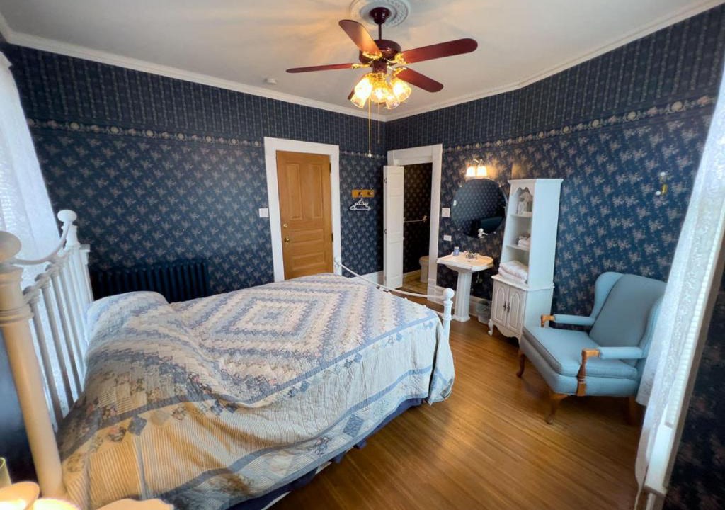 Nappanee Bed & Breakfast | Market St Manor Bed and Breakfast