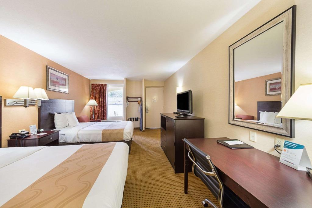 Media Hotel | McIntosh Inn