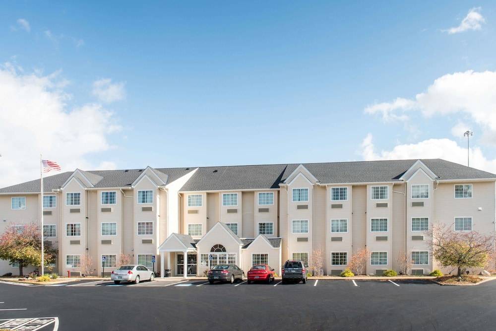 North Canton Hotel | Microtel Inn & Suites by Wyndham North Canton