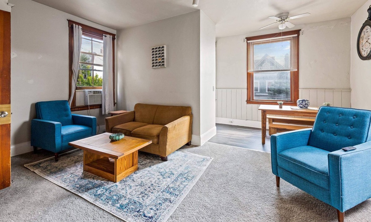 Clifton Heights Apartment | Midtown Apt Near Downtown&U of C - Hangout Unit 2