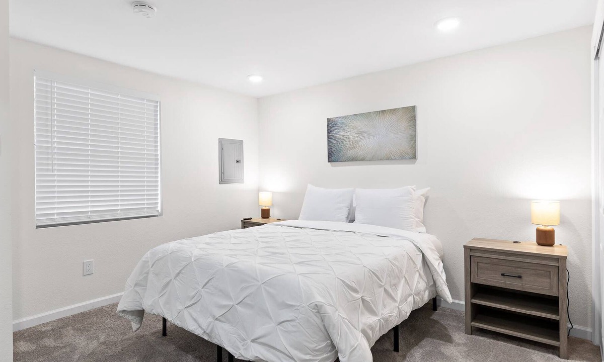 The Laurel Lounge | East Ridge
