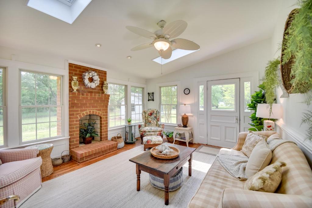 Bohannon House | Mobjack Bay Rental on Private Cove!