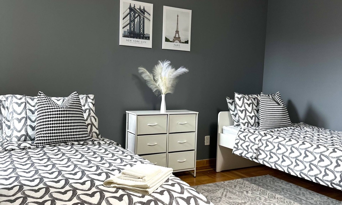 Manhattan Beach Apartment | Modern 2 bedroom apartment, 5 minute walking to ocean