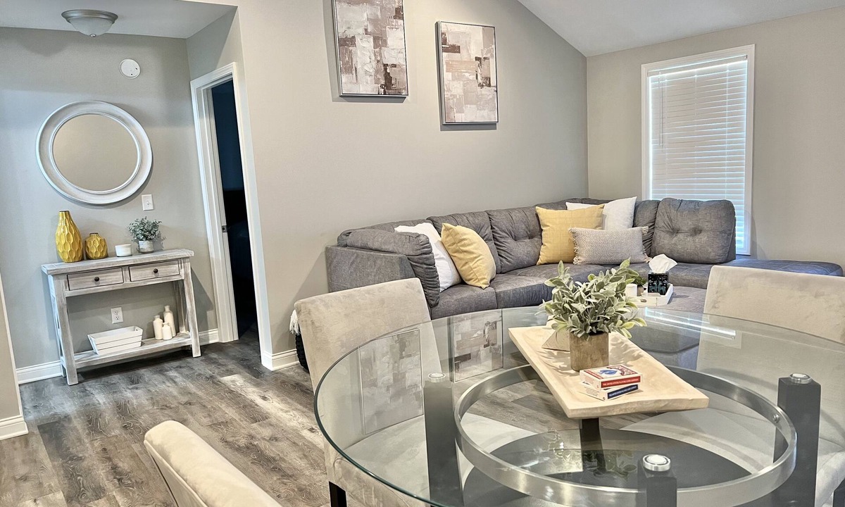 Richmond House | Modern 2bd 2ba- Near I-75, Free WiFi, No Steps