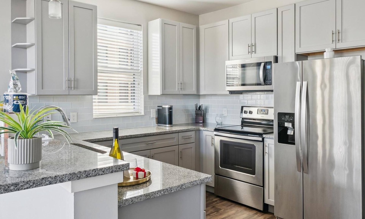 Roselawn Finance Apartment | Modern Apartment in Prime Location (ID1394X980)