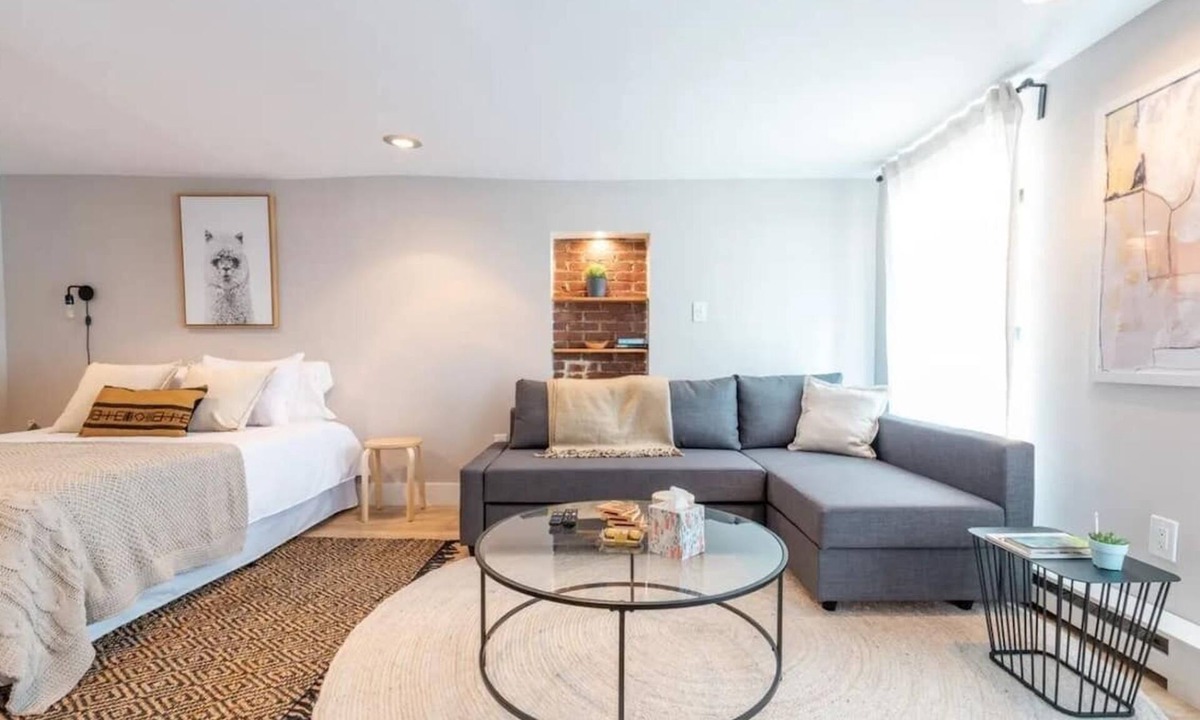 The Heights Apartment | Modern Garden Apartment 30mins from NYC