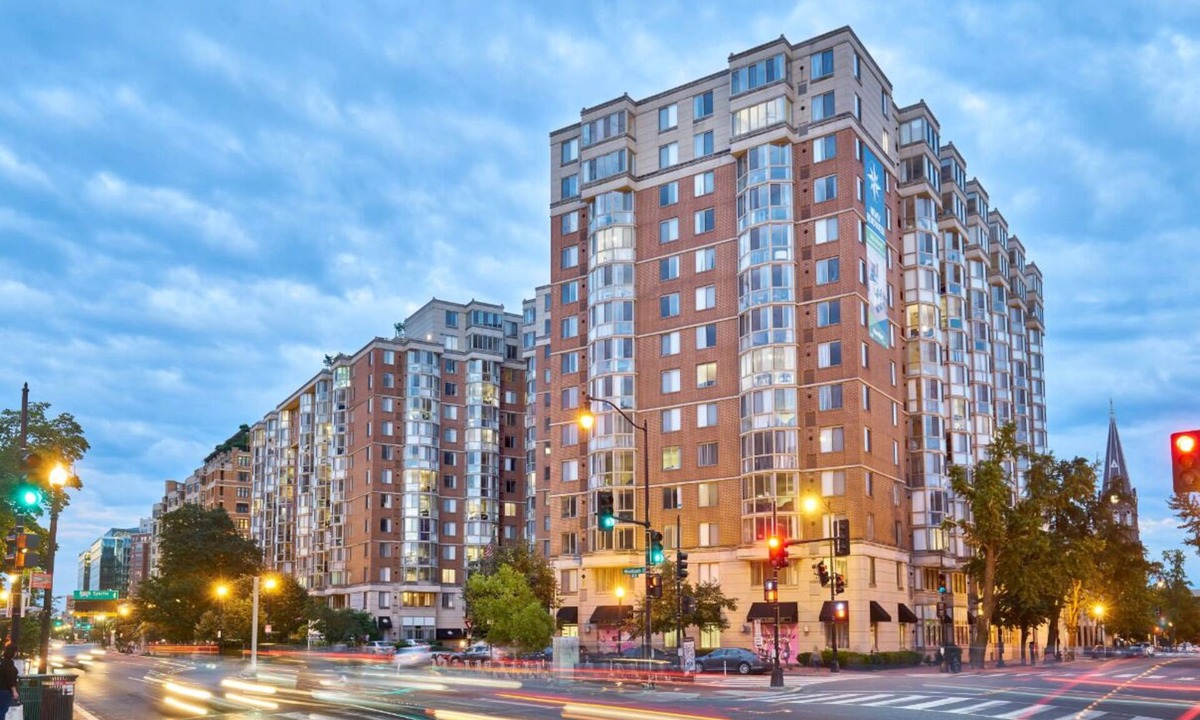 Chinatown Apartment | Modern getaway in City Center 1 bedroom