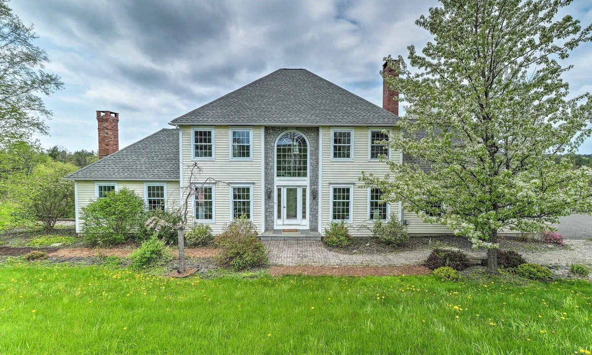 Goshen House | Modern Goshen House w/Deck, Backyard & Views