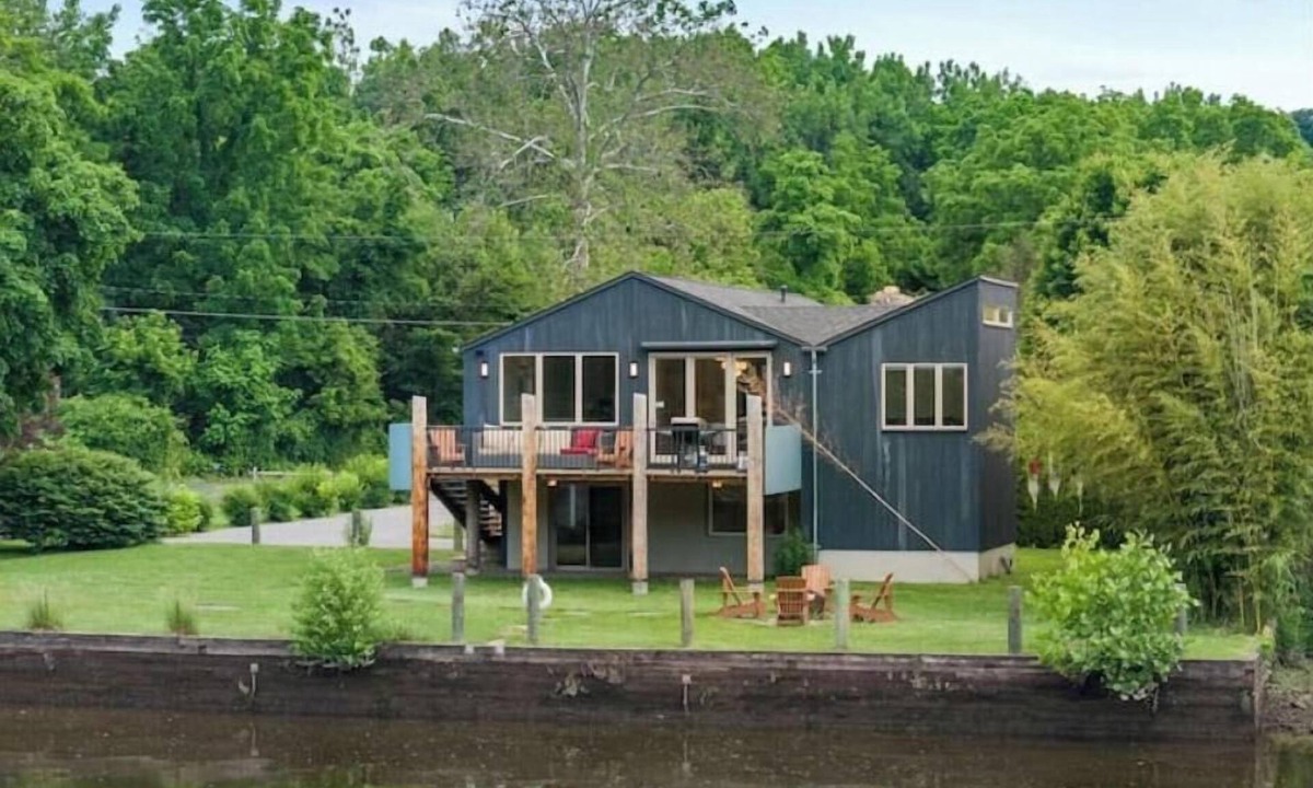 Saugerties House | Modern Lakefront Retreat