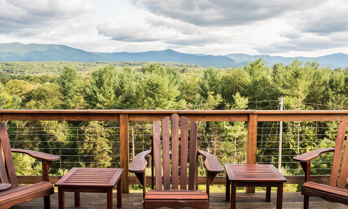 Luray House | Modern Mid Century Home + National Park Mountain Views + Shenandoah River