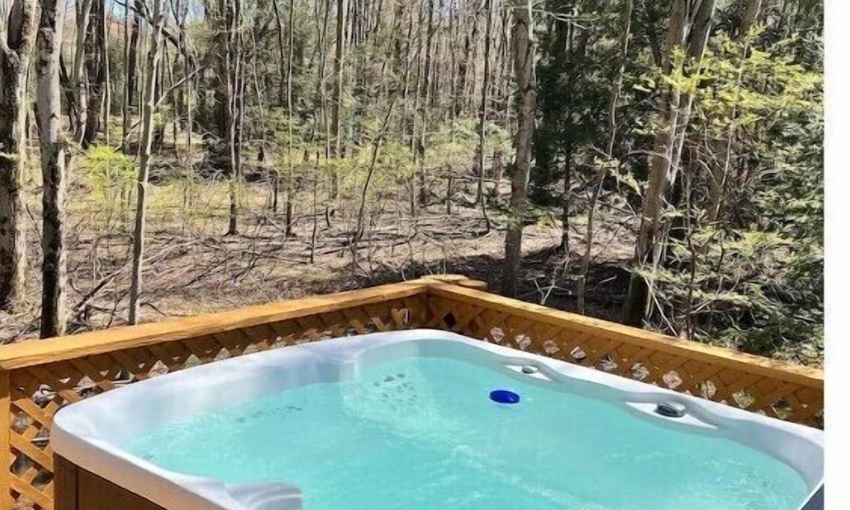 Drums House | Modern Poconos House, 3br 2ba, HOT TUB, Privaten