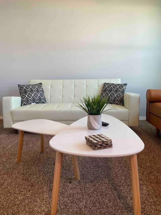 Southend House | Modern & Recently Renovated Beach house. Sleeps 6