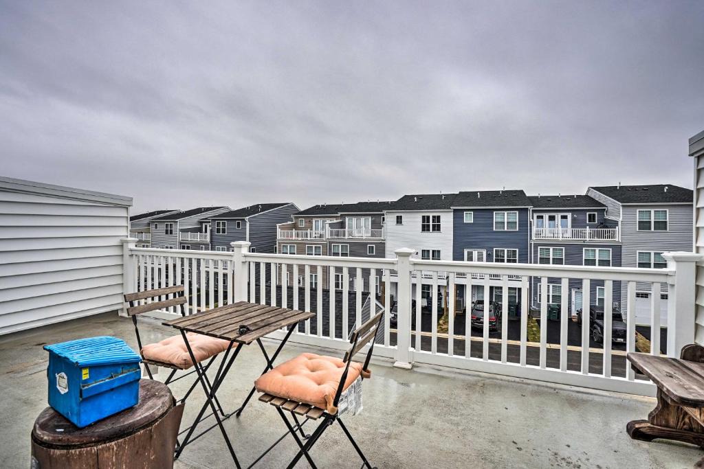Frederick House | Modern Townhome 4 Mi to Downtown Frederick!