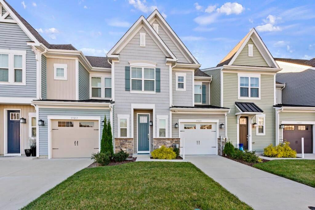 Millville House | Modern Townhouse with Pool Gym & Tennis Near Beach