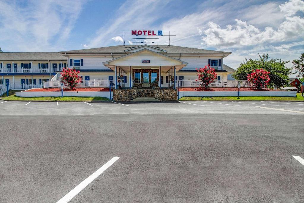 Front Royal Hotel | Motel 6-Front Royal, VA
