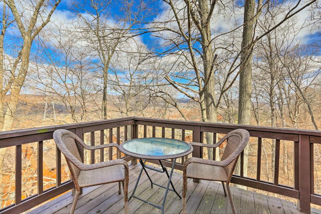 Vernon Apartment | Mountain Creek Condo with Grill Walk to Lifts!