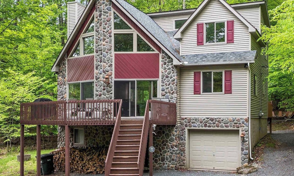 Locust Lake Village House | Mountain View Chalet | Hot Tub, Lakes, Fall colors